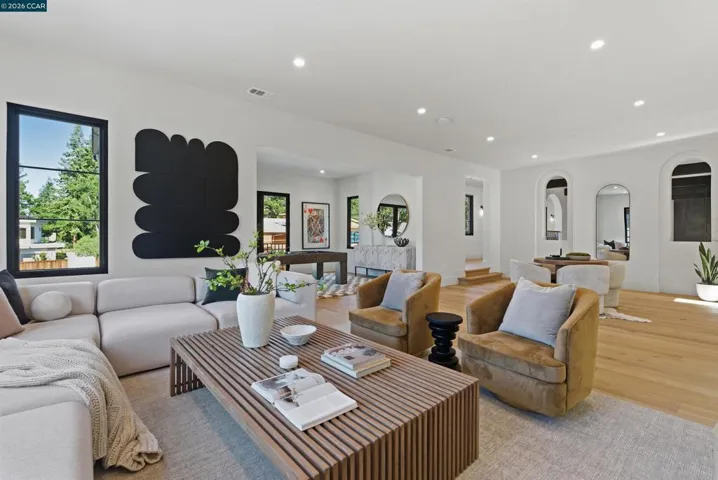 Lounge & Rec Room