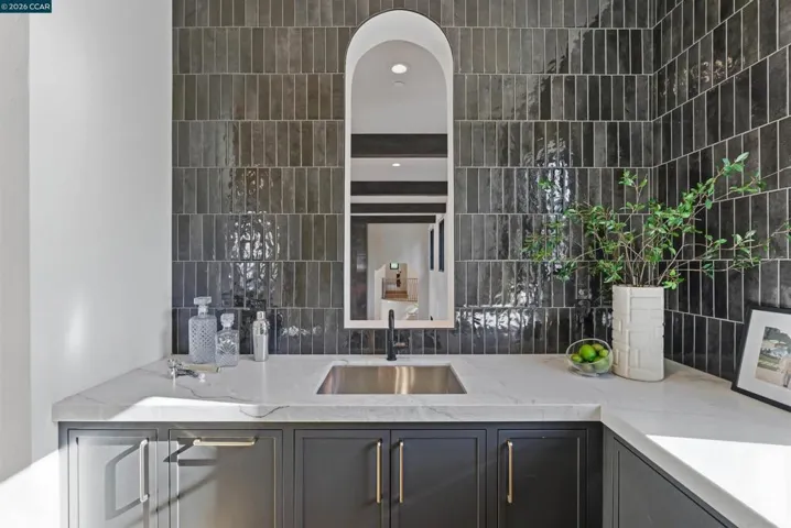 Lounge & Rec Room Wet Bar