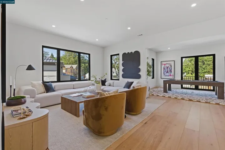 Lounge & Rec Room