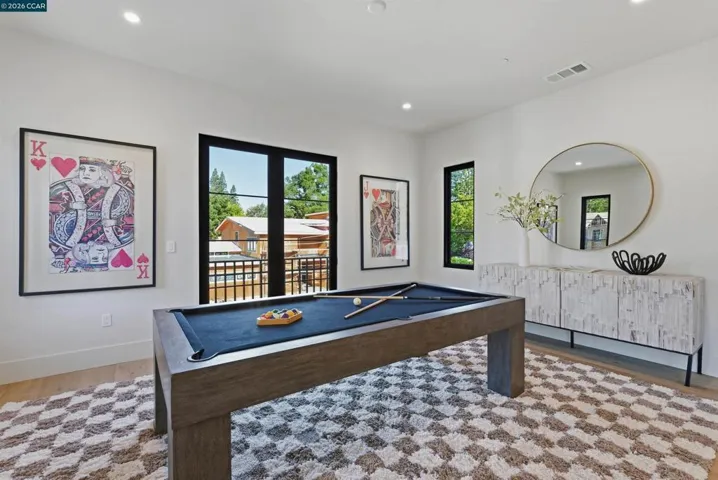 Lounge & Rec Room