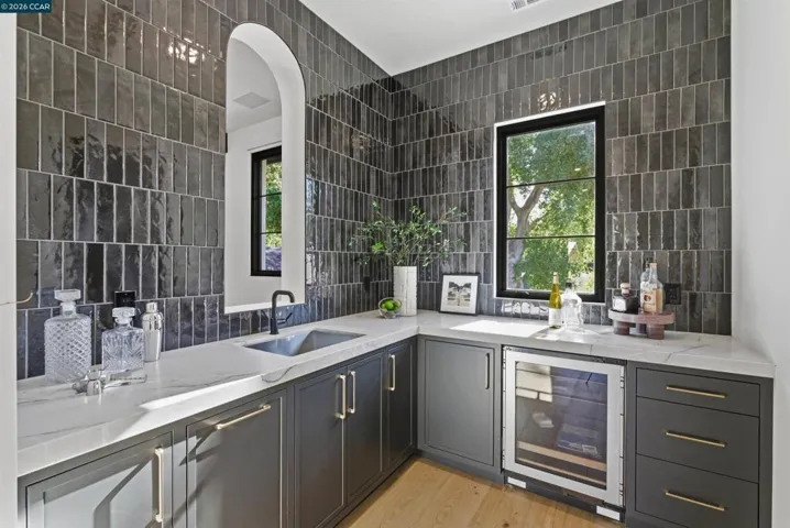 Lounge & Rec Room Wet Bar