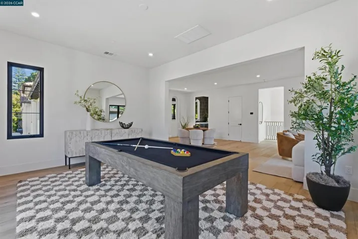 Lounge & Rec Room