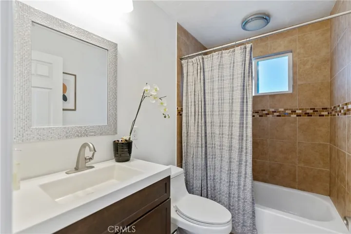 Guest Bathroom 2