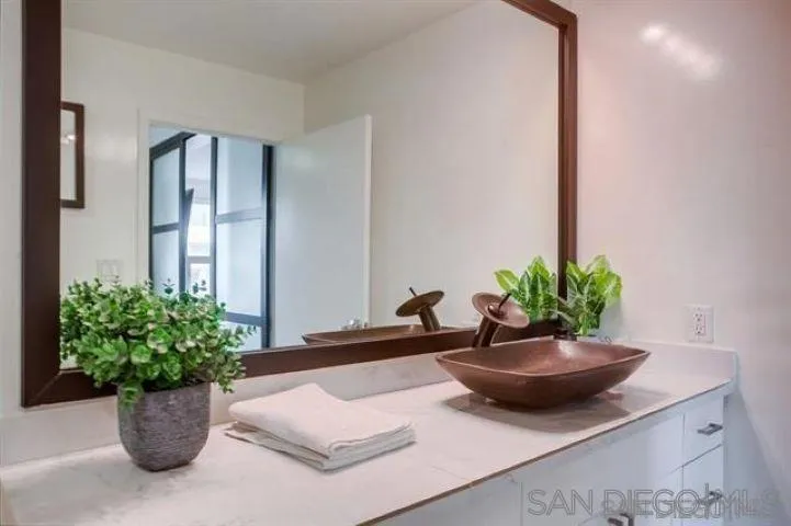 1150 J St 418, San Diego, California 92101