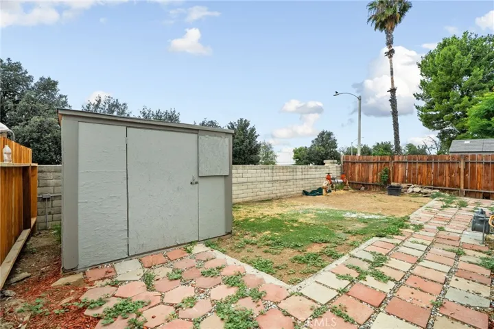 80 E Dawes, Perris, California 92571