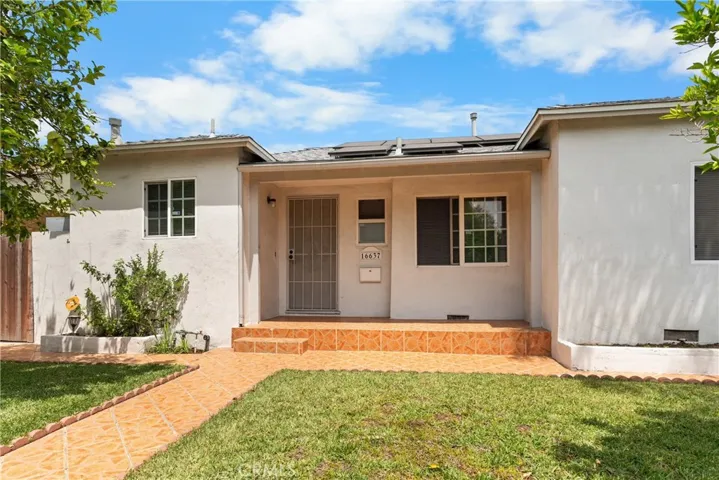 16637 Victory Boulevard, Van Nuys, California 91406