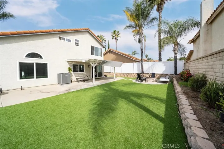 Easy maintenance artificial turf