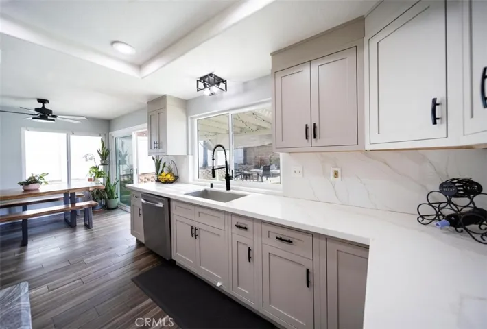 Quartz counters and backsplash