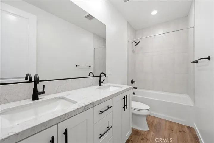 2nd Level Secondary Bathroom w/dual vanity