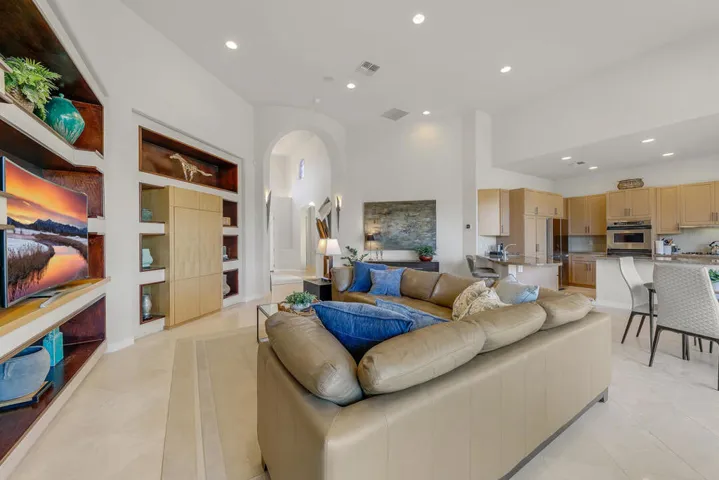08 LIVING MLS