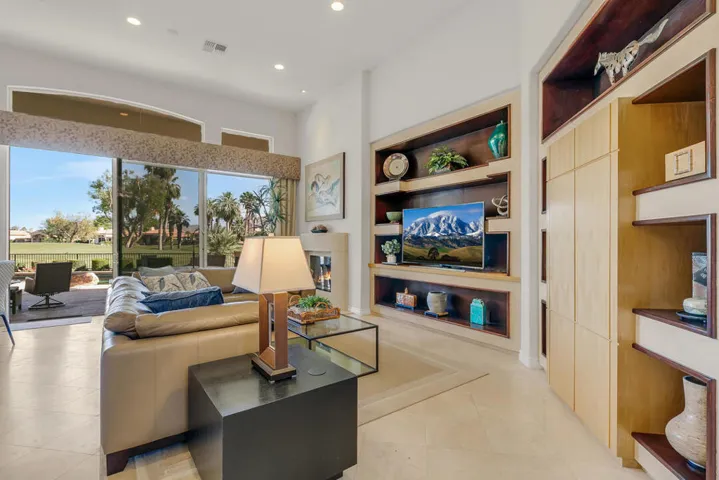 06 LIVING MLS