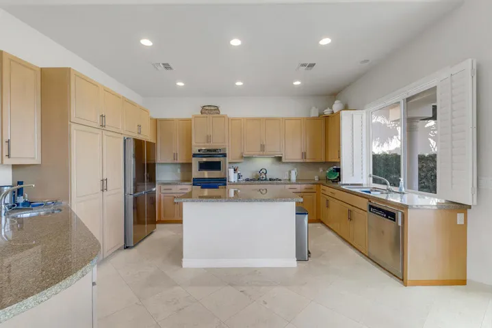 12 KITCHEN MLS