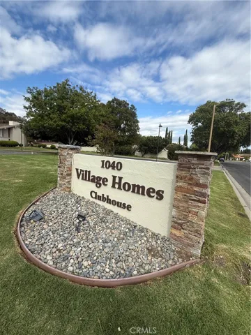 Beautiful Community pool and Club house that has a shortcut to access it from the cut de sac