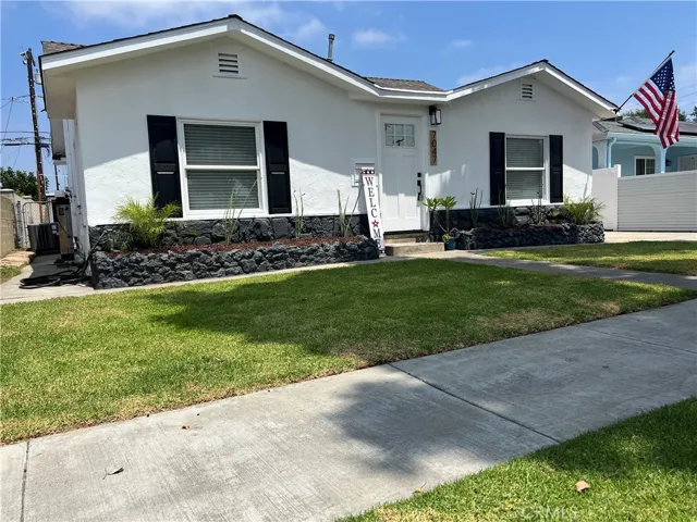 7047 San Marcus, Paramount, California 90723