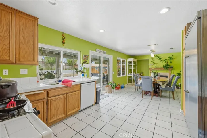 14459 Bailey Ct, Victorville, California 92394