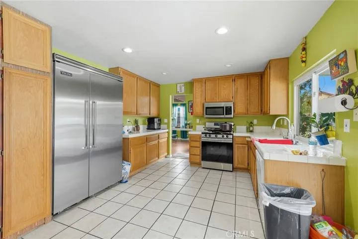 14459 Bailey Ct, Victorville, California 92394