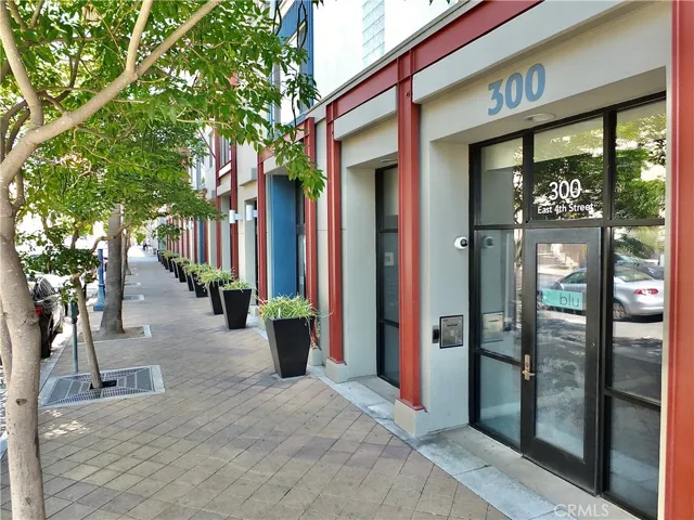 4th St Entrance