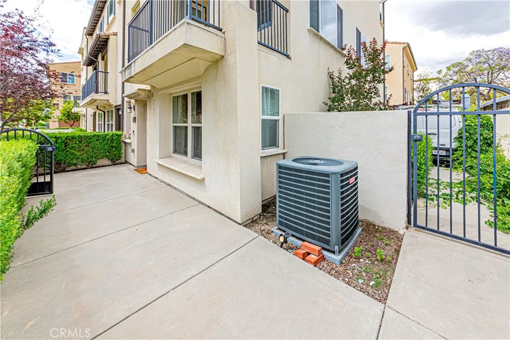809 N Dalton 104, Azusa, California 91702 — photo 5