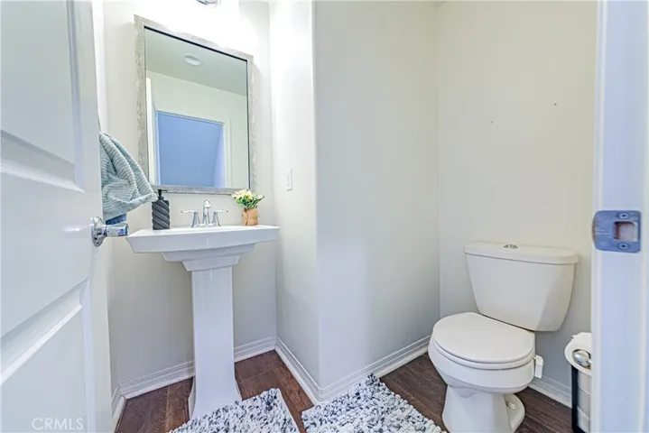 Common bathroom (2nd floor)