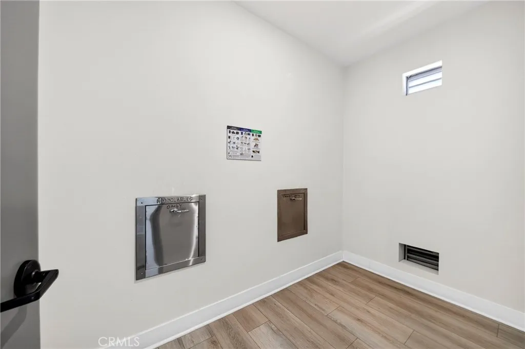 Trash chute