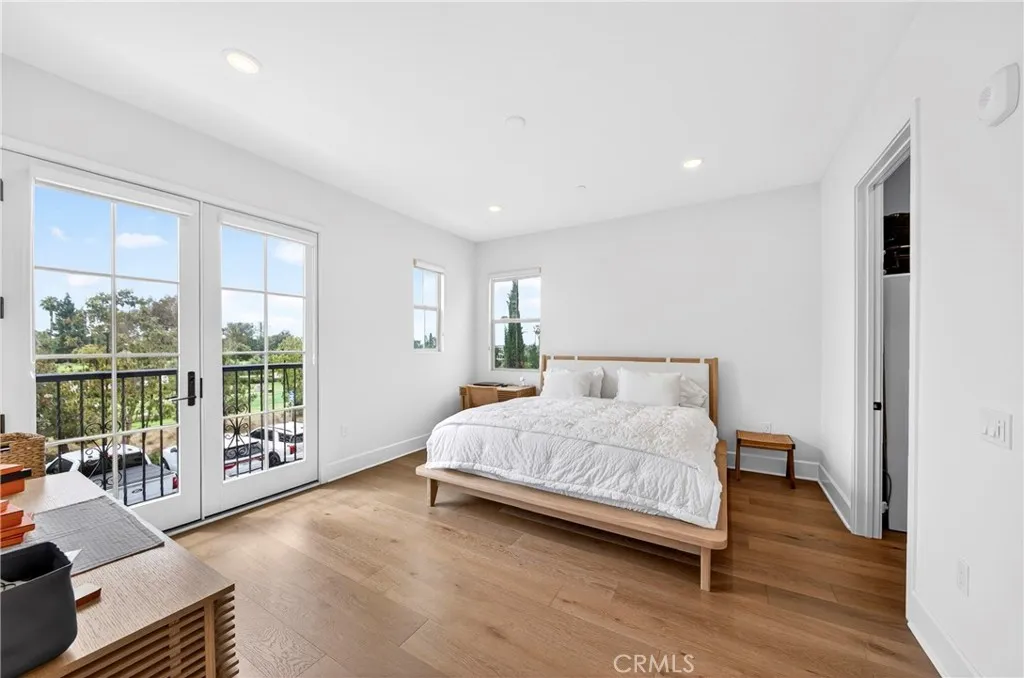 Primary bedroom with view of Vista Course