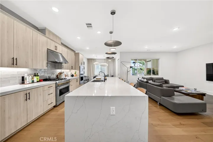 Closer view of kitchen and family room