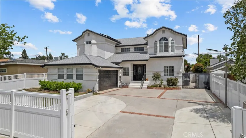 Huge Entry Driveway