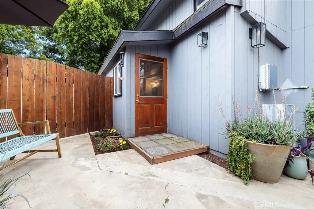 Separate Home Business/Office Entrance
