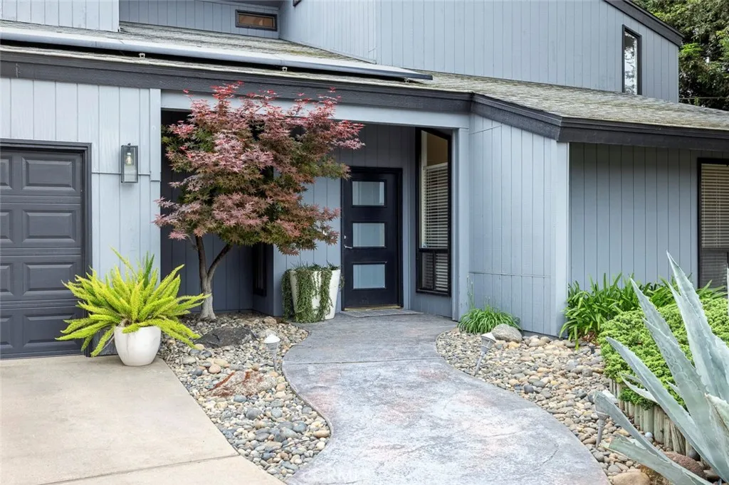 6638 N Marty