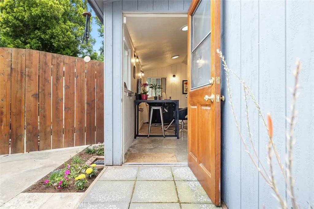Separate Home Business/Office Entrance