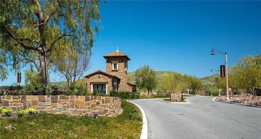 154 Roscomare, Irvine, California 92602