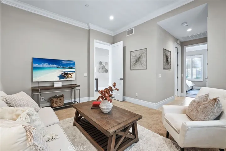 154 Roscomare, Irvine, California 92602