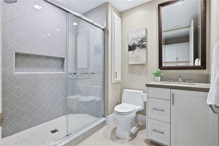 154 Roscomare, Irvine, California 92602