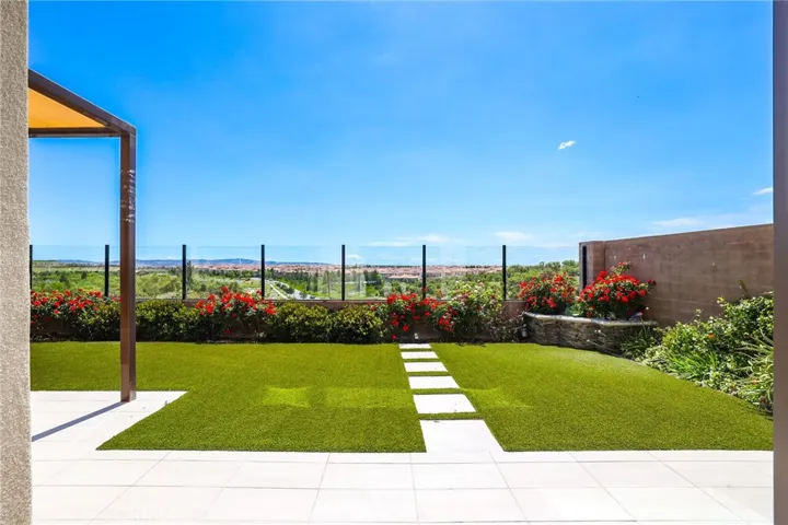 154 Roscomare, Irvine, California 92602