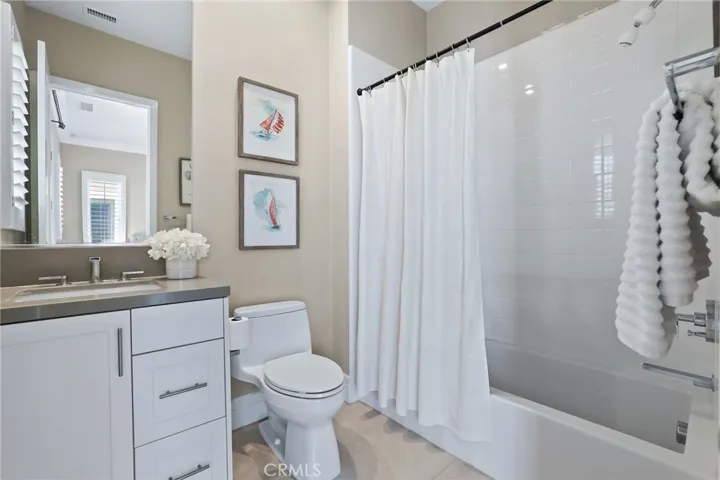 154 Roscomare, Irvine, California 92602