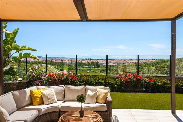 154 Roscomare, Irvine, California 92602