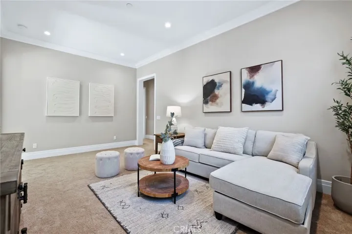 154 Roscomare, Irvine, California 92602