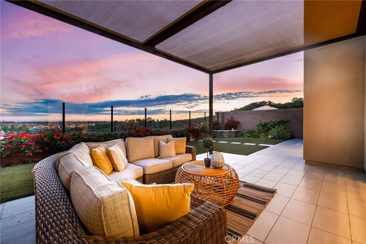 154 Roscomare, Irvine, California 92602