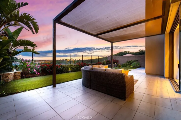 154 Roscomare, Irvine, California 92602