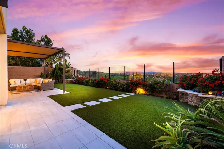 154 Roscomare, Irvine, California 92602