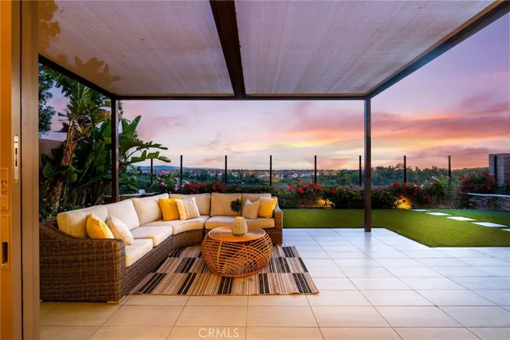 154 Roscomare, Irvine, California 92602