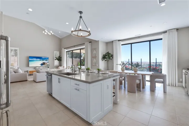 154 Roscomare, Irvine, California 92602