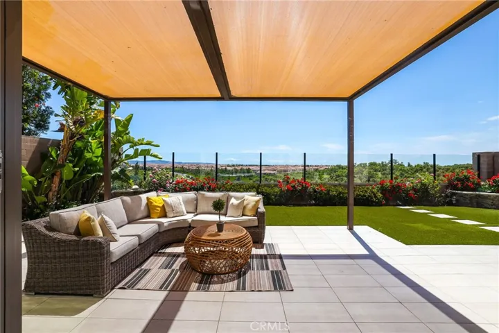 154 Roscomare, Irvine, California 92602