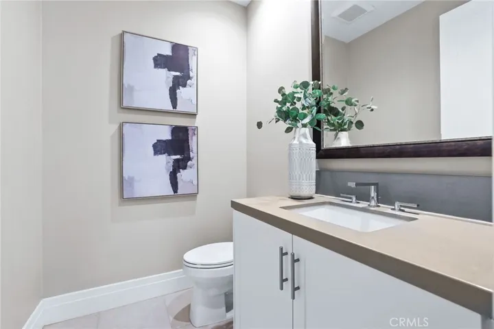 154 Roscomare, Irvine, California 92602
