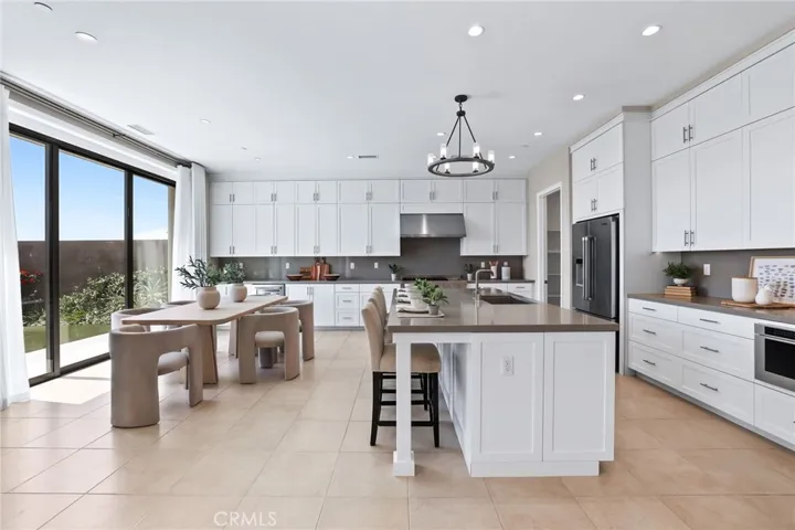 154 Roscomare, Irvine, California 92602