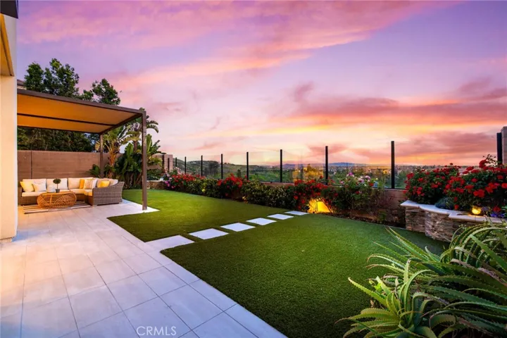 154 Roscomare, Irvine, California 92602
