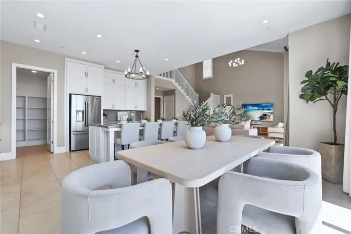154 Roscomare, Irvine, California 92602