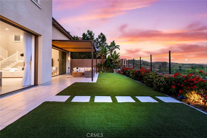 154 Roscomare, Irvine, California 92602