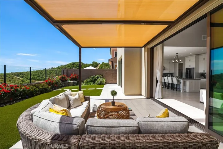 154 Roscomare, Irvine, California 92602