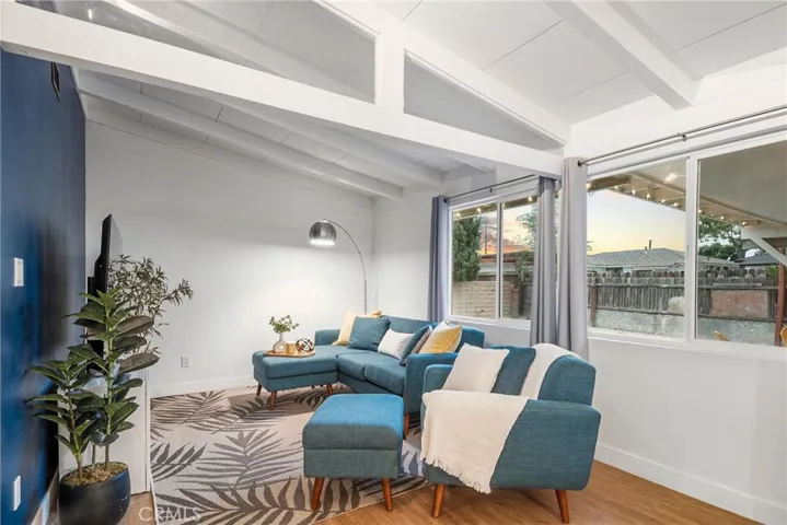 Living Room/4th bedroom option